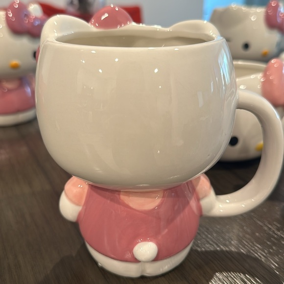 Ceramic Hello Kitty Mugs!! - Picture 2 of 6